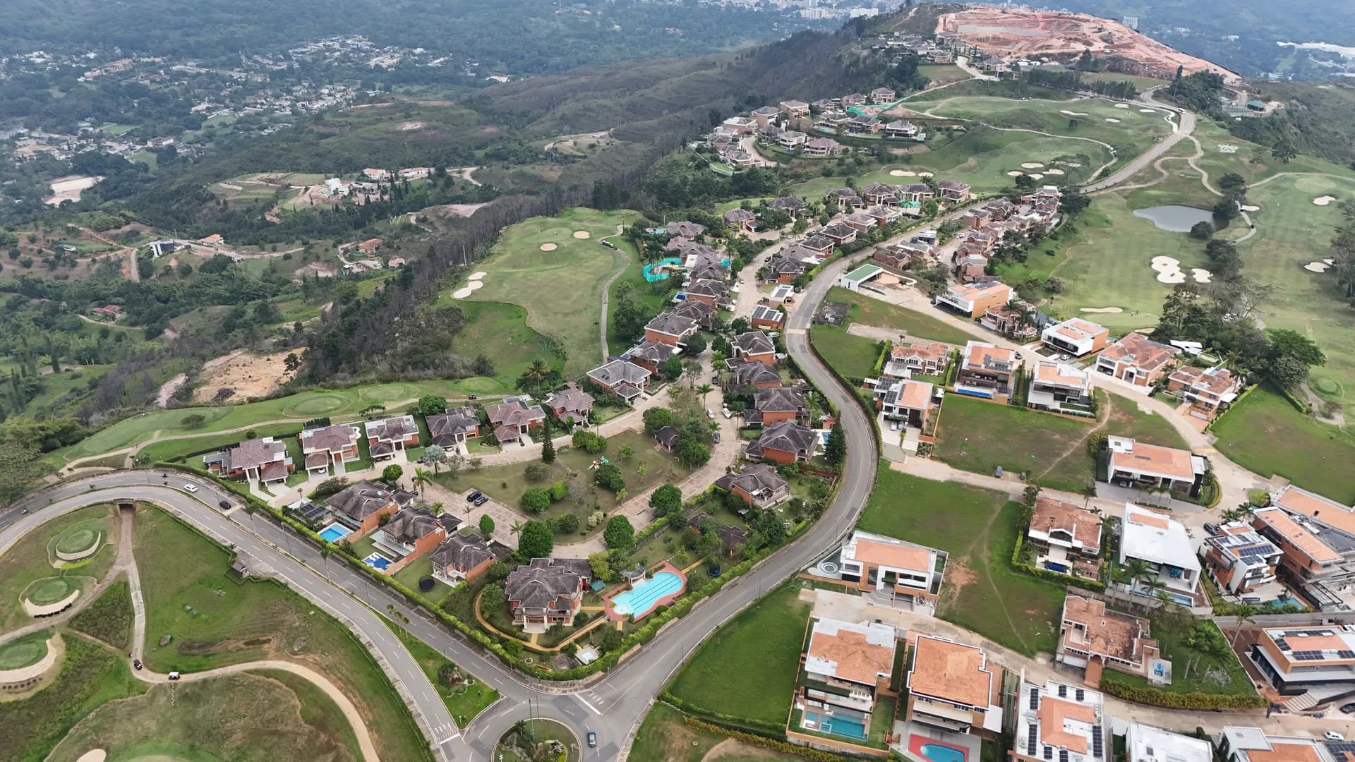 Balmoral, La Península y Pico del Águila — sectores exclusivos de Ruitoque Condominio