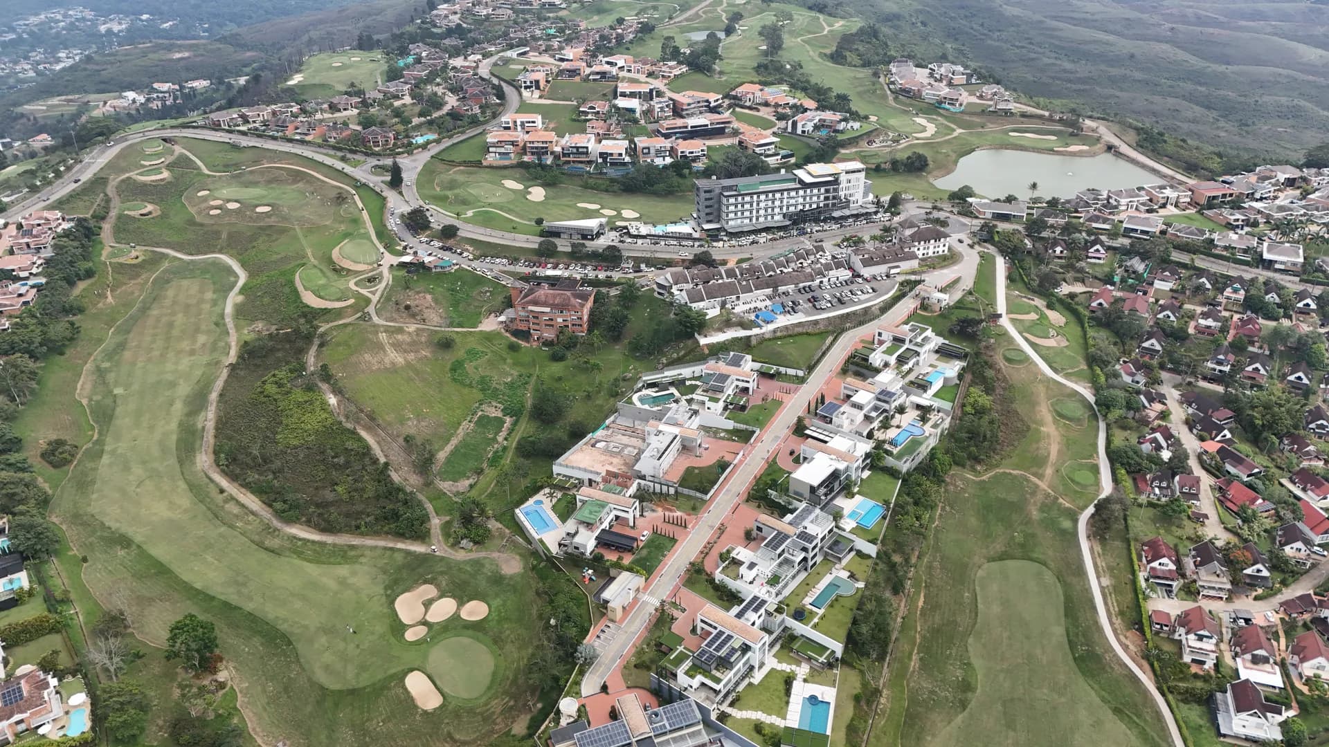 Campo de golf de Ruitoque con Madeira y el Hotel al fondo, Floridablanca